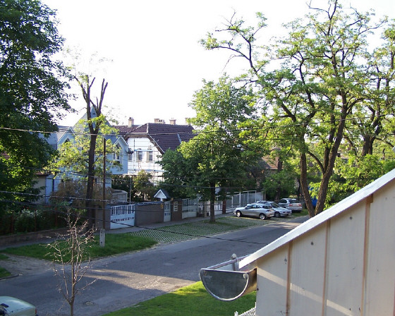 free parking in the street or inside - Akacia Apartment Budapest - cheap and quality accommodation, apartment, room